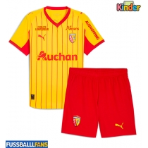 RC Lens Heimtrikotsatz Kinder 2025-26 Kurzarm (+ Kurze Hosen)